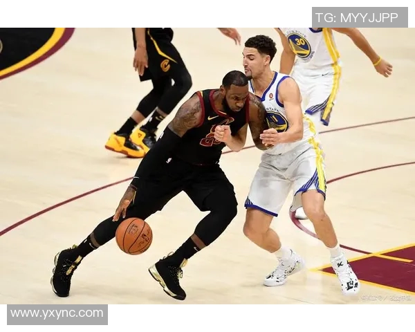 勇士队主场大胜开启季后赛征程